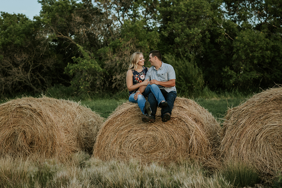 Saskatchewan Farm Engagement Photos | Colonsay | Teresa & Willie